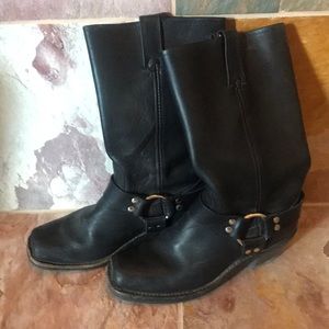 Frye Harness 12r Boots, Size 7- Perfect for fall!